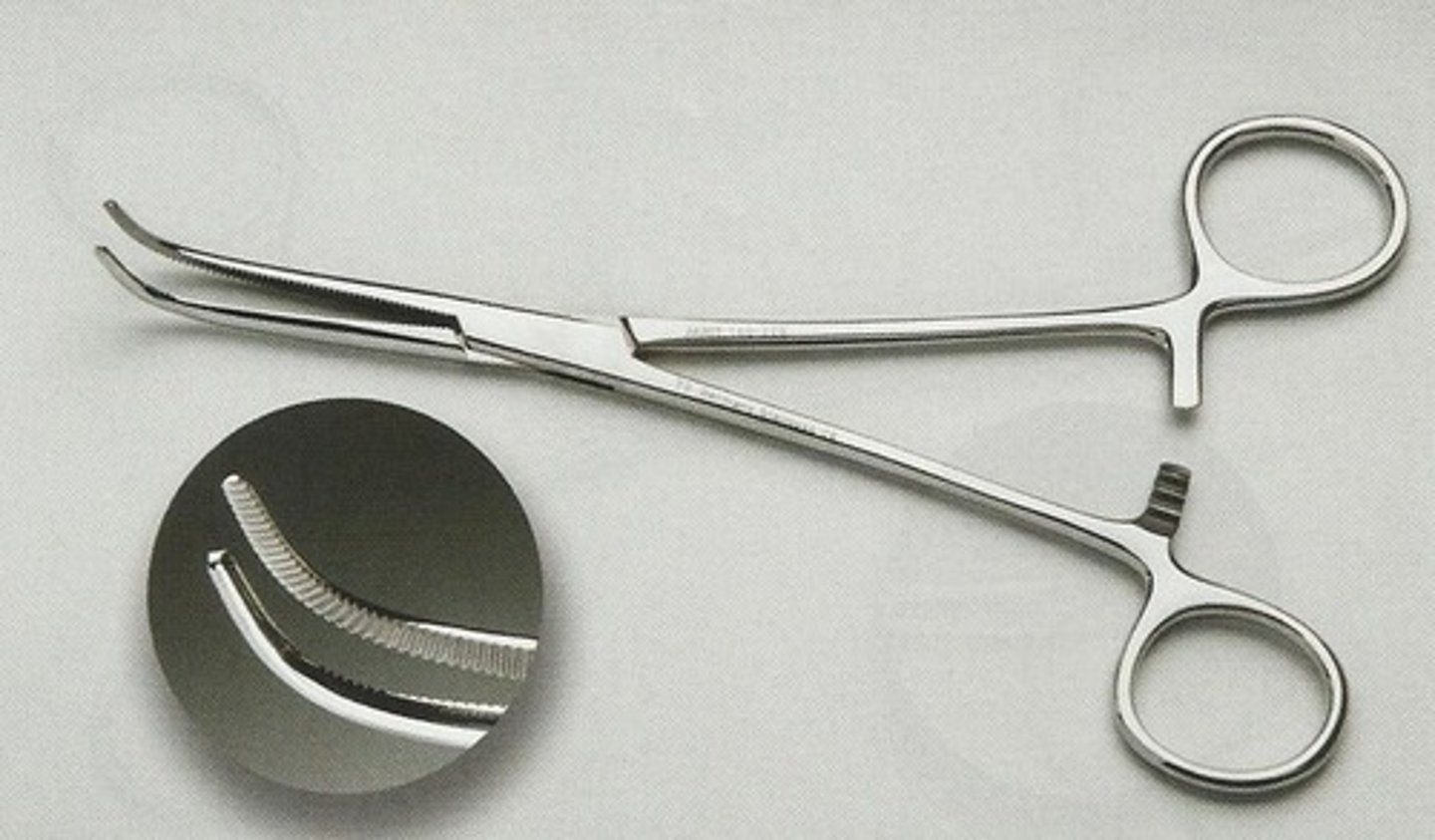 <p>Specialized for clamping blood vessels in deep or hard-to-reach areas.</p>