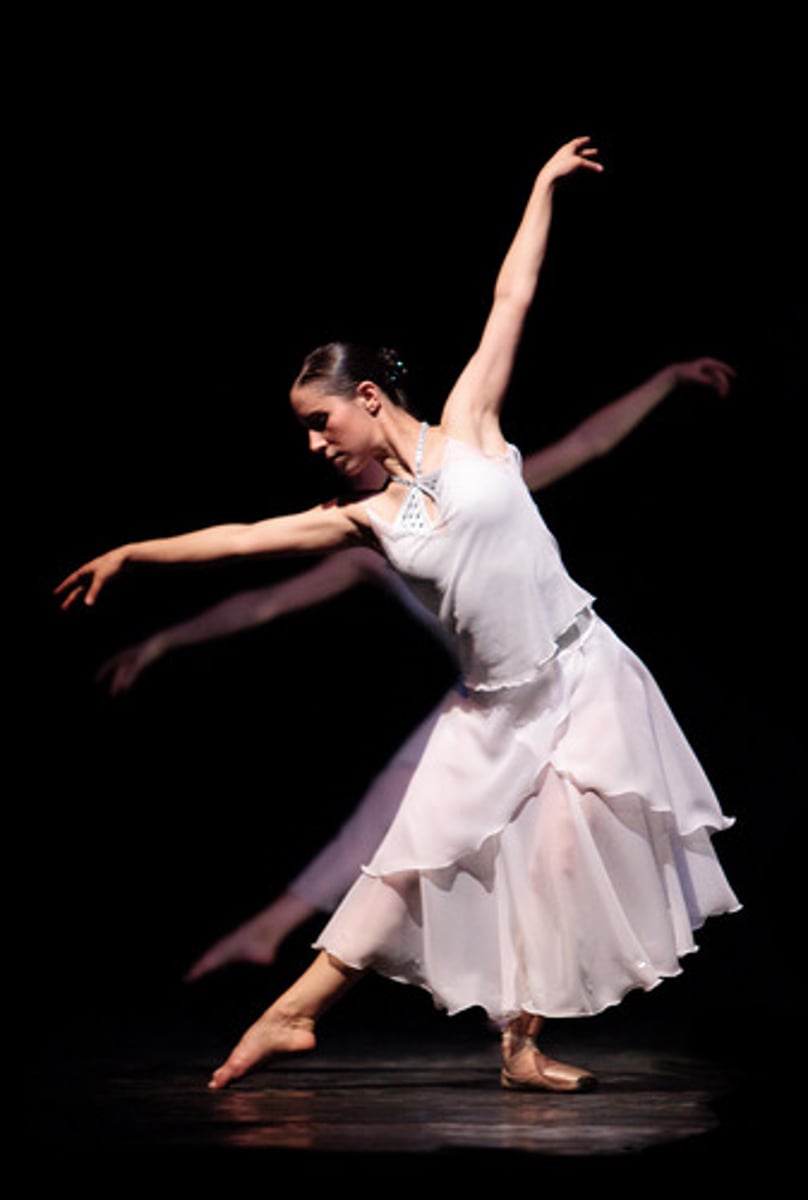 <p>wǔ dǎo - dance</p>