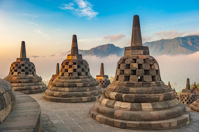 <ul><li><p>sailendra dynasty</p></li><li><p>volcanic stone masonry</p></li><li><p>Indonesia</p></li></ul><p></p>
