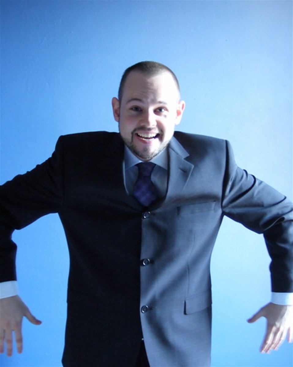 <p>having wide shoulders: vai rộng</p>