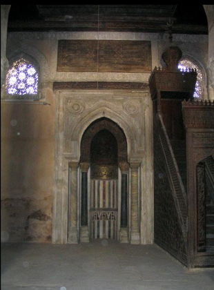 <p><span>(concave niche) in the center of the qibla wall; developed</span><br><span>in al-Walid’s mosques</span></p>