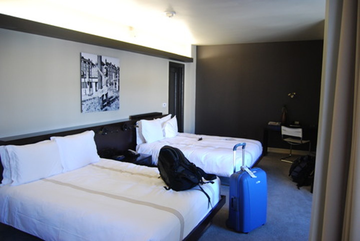 <p>dormitorio para una persona o para dos personas</p>