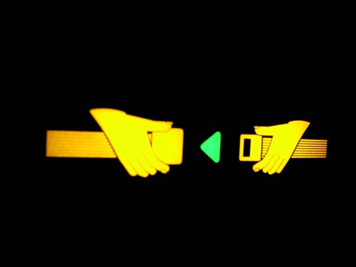 <p>to buckle one's seatbelt</p>