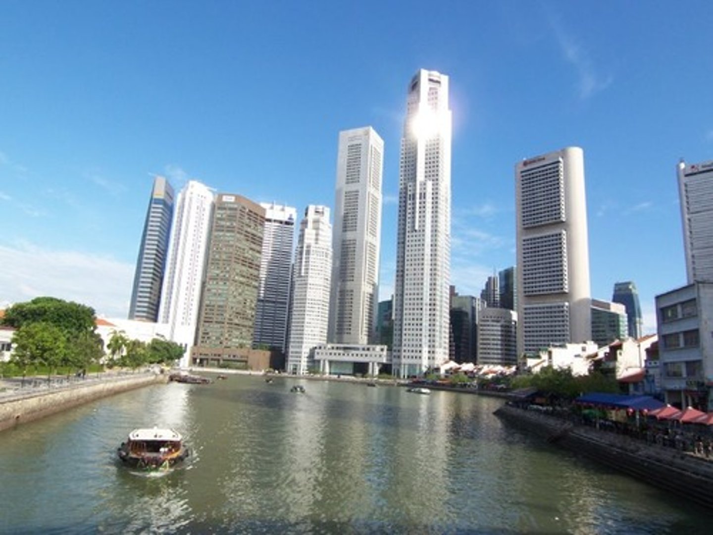 <p>New York City began building skyscrapers to make room for more people.</p>