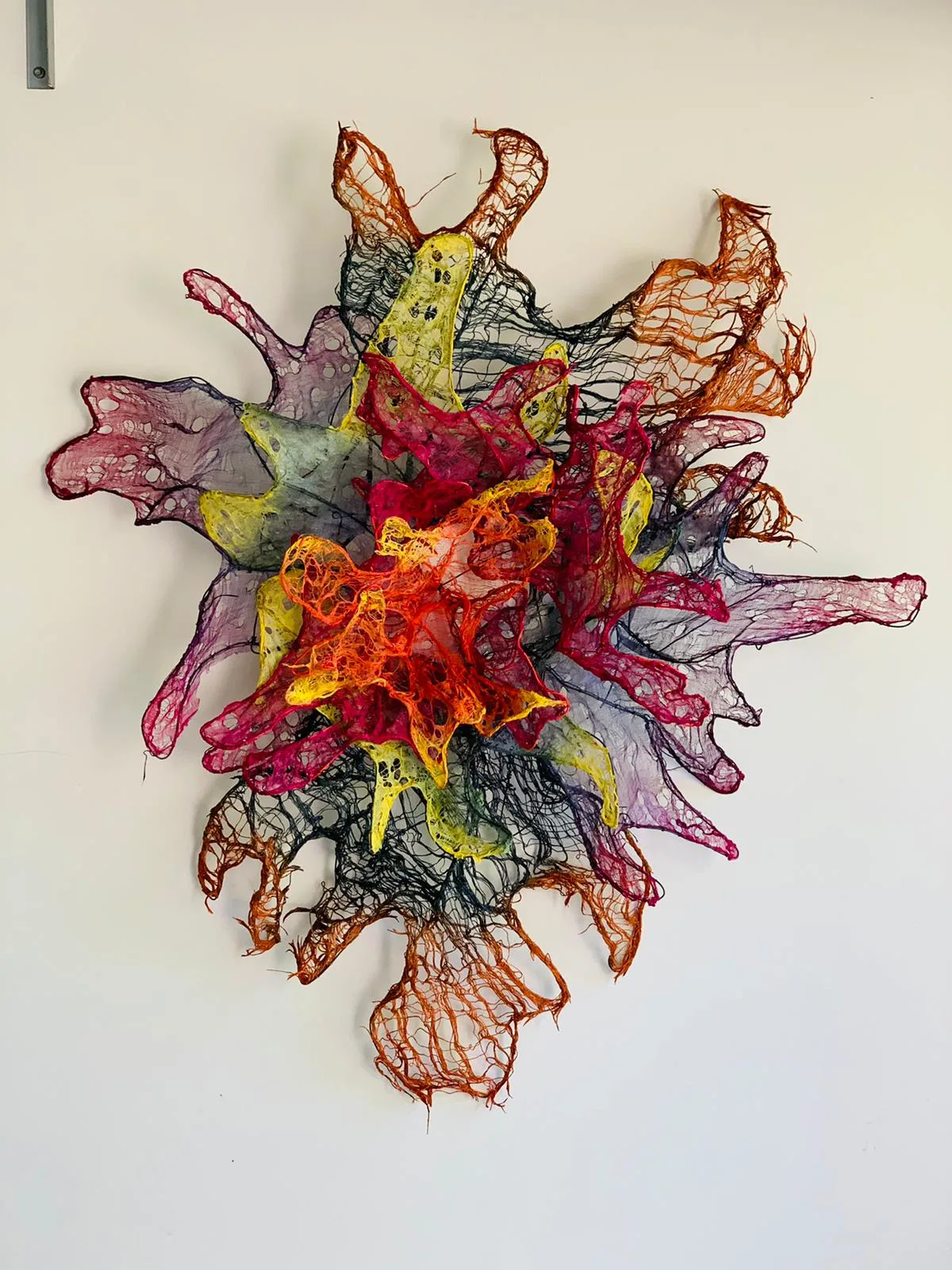 
Creates abstract sculptures