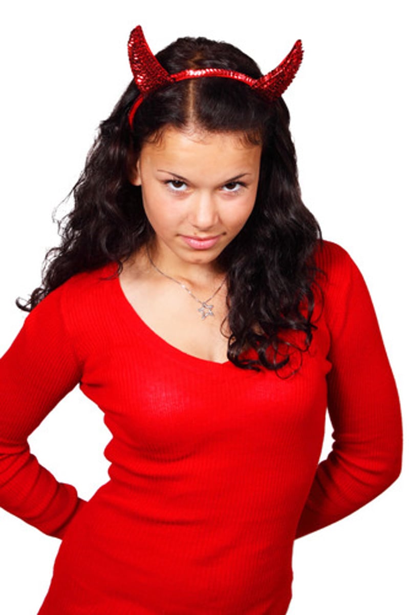 <p>1) growth around stapes footplate,</p><p>2) hereditary (autosomal dominant),</p><p>3) more in caucasians,</p><p>4) ages 15-45,</p><p>5) during puberty &amp; pregnancy,</p><p>6) female: male ratio 2:1</p>