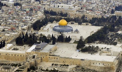 <p>Dome of the Rock, Jerusalem, 7th century, Umayyad</p><p>- supposedly built on the formerly Solomons temple (seen as a victory monument)</p><p>- it is not a congregational mosque, because its construction is not well understood; still a place for prayer</p><p>- extensive mosaics that borrow inspiration and technique from the Byzantine Empire (Mosaic subjects, like crowns, jewels, and vines add to Victory element)</p>