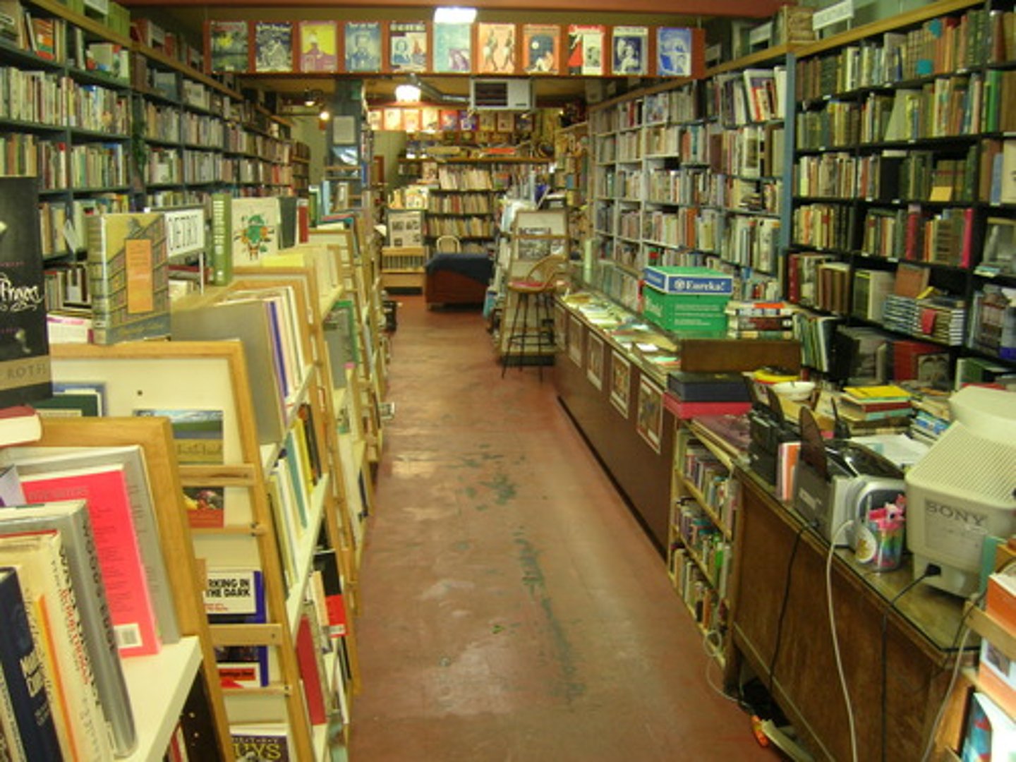 <p>hiệu sách</p>