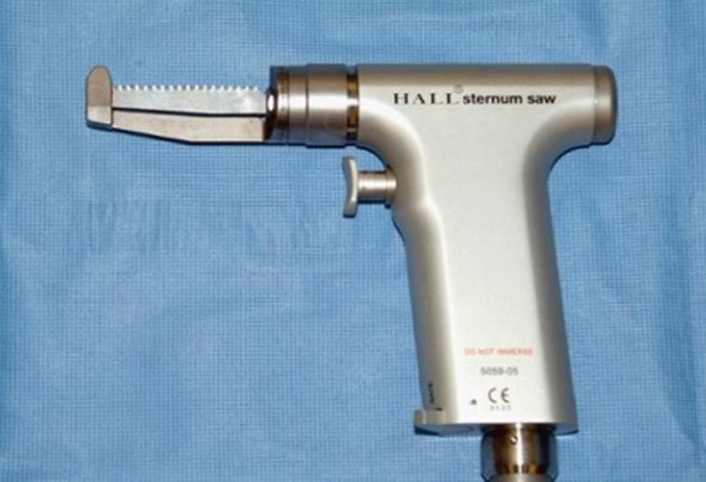 <p>Special equipment used for performing median sternotomy.</p>