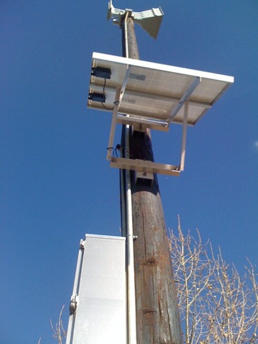 <p>combines non-rivalry in consumption with non-excludability<br>ex. radio broadcasts, tornado sirens, &amp; national defense</p>