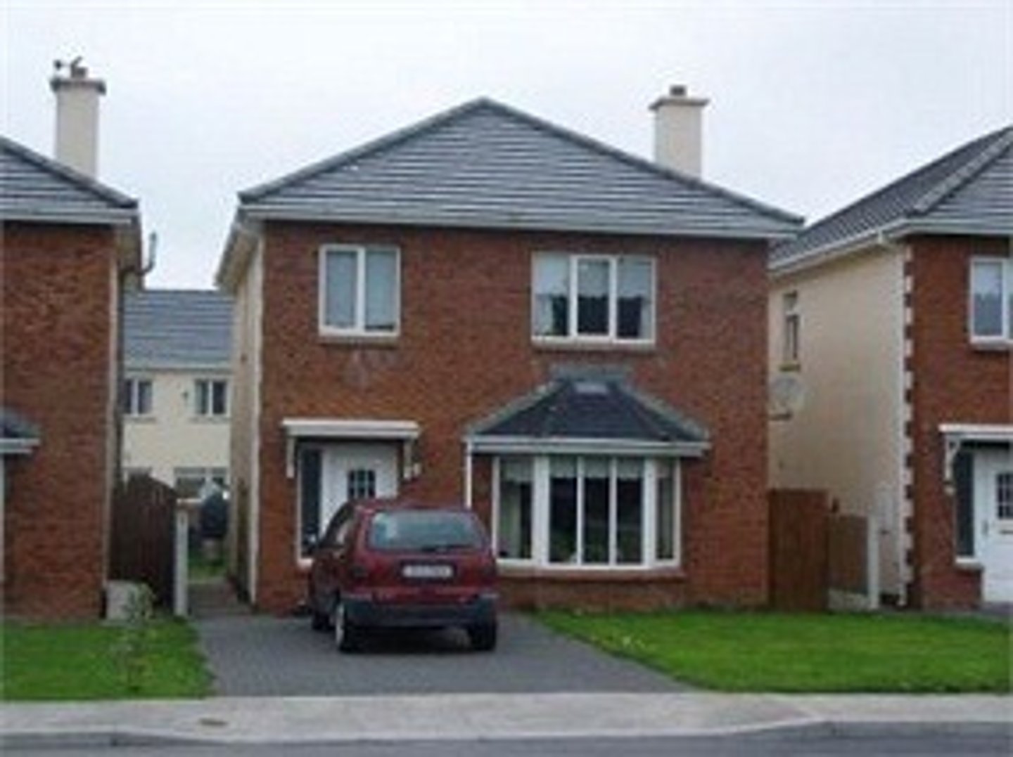 <p>casa para uno familia</p>