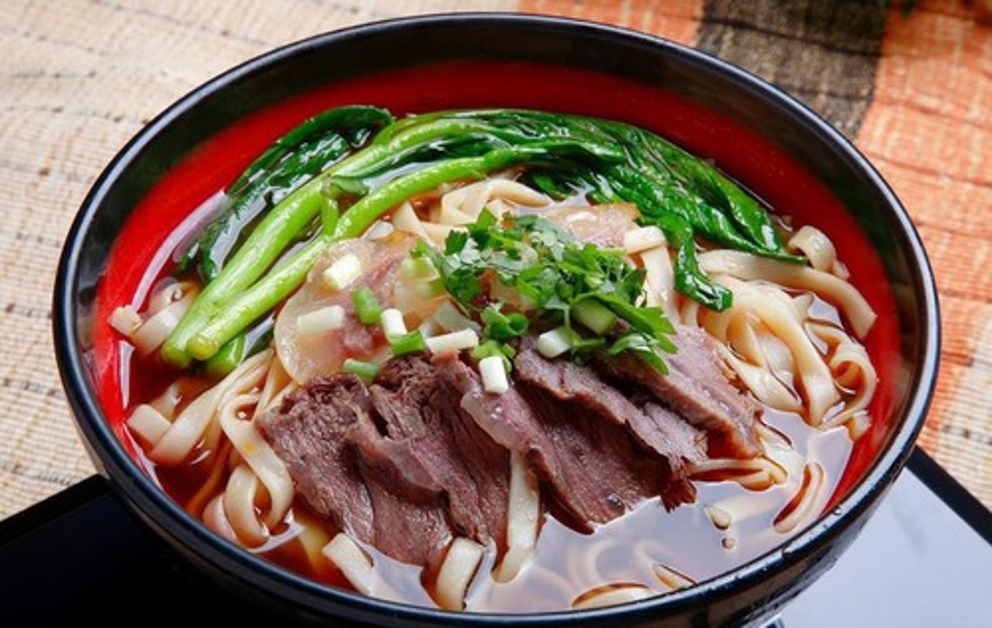 <p>niú ròu miàn- beef noodle soup</p>