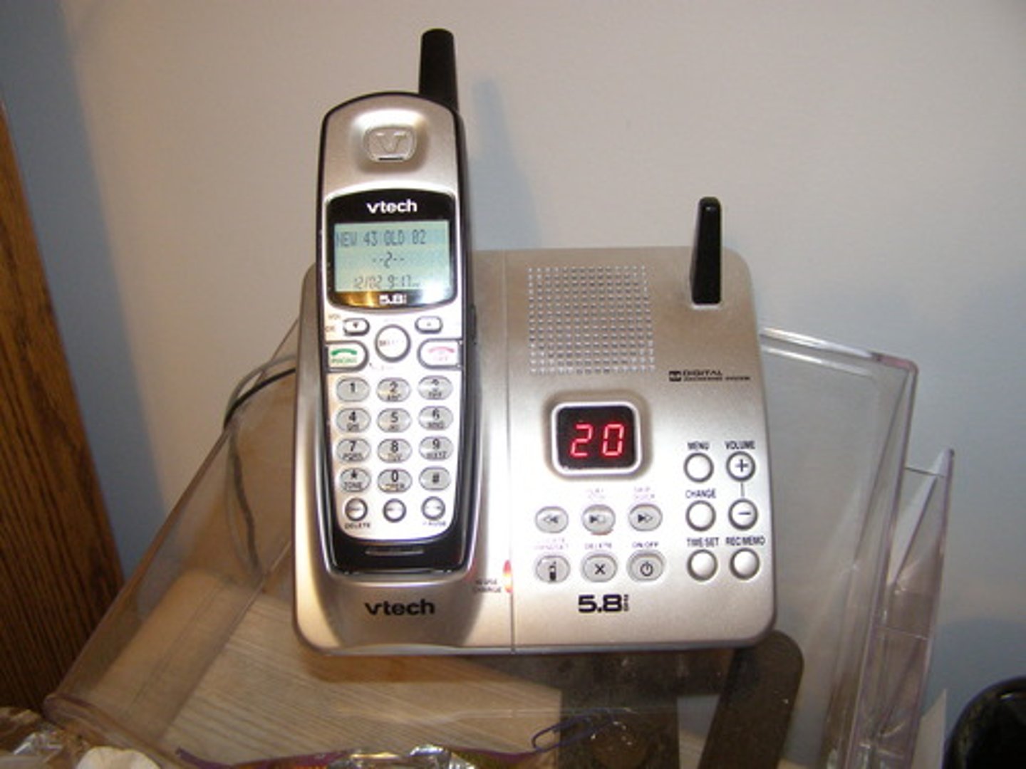 <p>answering machine</p>