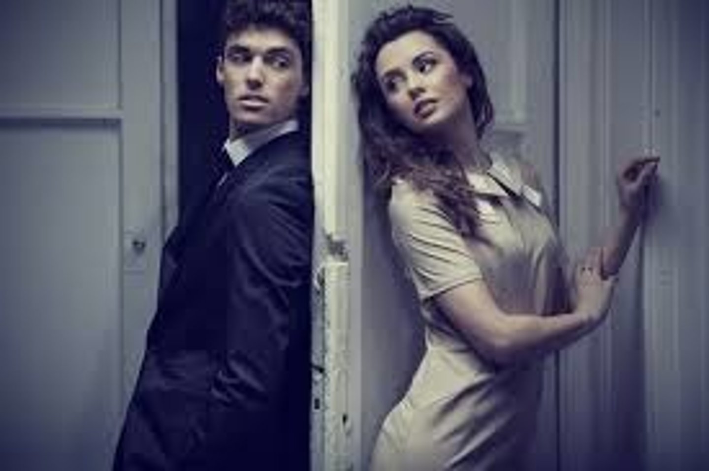 <p>(adj) (dùng cho người)~ ăn mặc đẹp, đúng mốt</p>