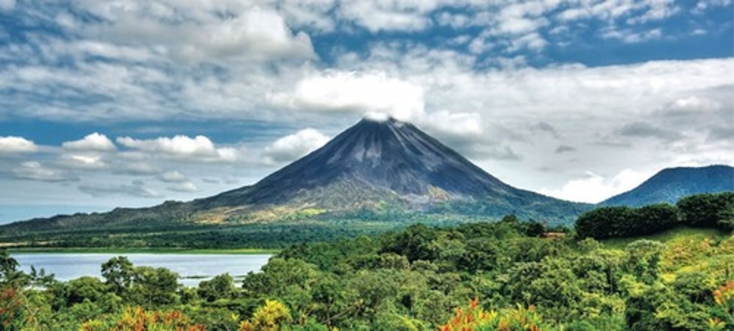 <p>a large volcano southwest of the Mosquito Coast</p>