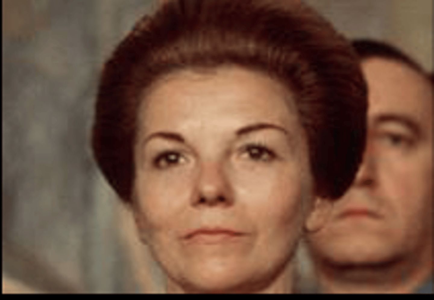 <p>Juan Perón murió y su tercera mujer Isabel fue ambas (both) la primera vicepresidenta y luego la primera presidenta en la historia. Pero NO fue popular y no es bien conocida.</p>