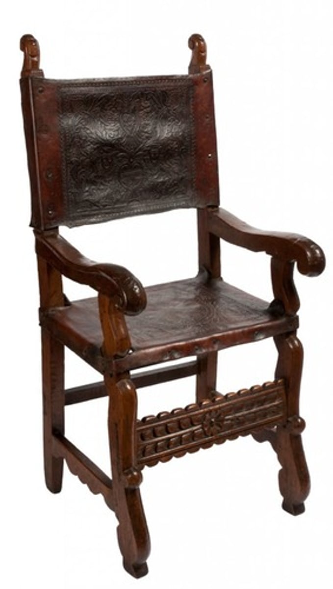 <p>"Friar's Chair";</p><p>Usually found in the convents.</p>