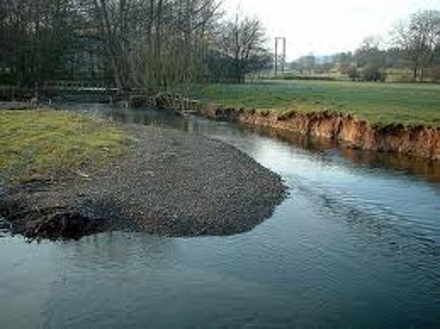 <p>A gentle slope at the inner bend of a river, made from the deposition of material.</p>