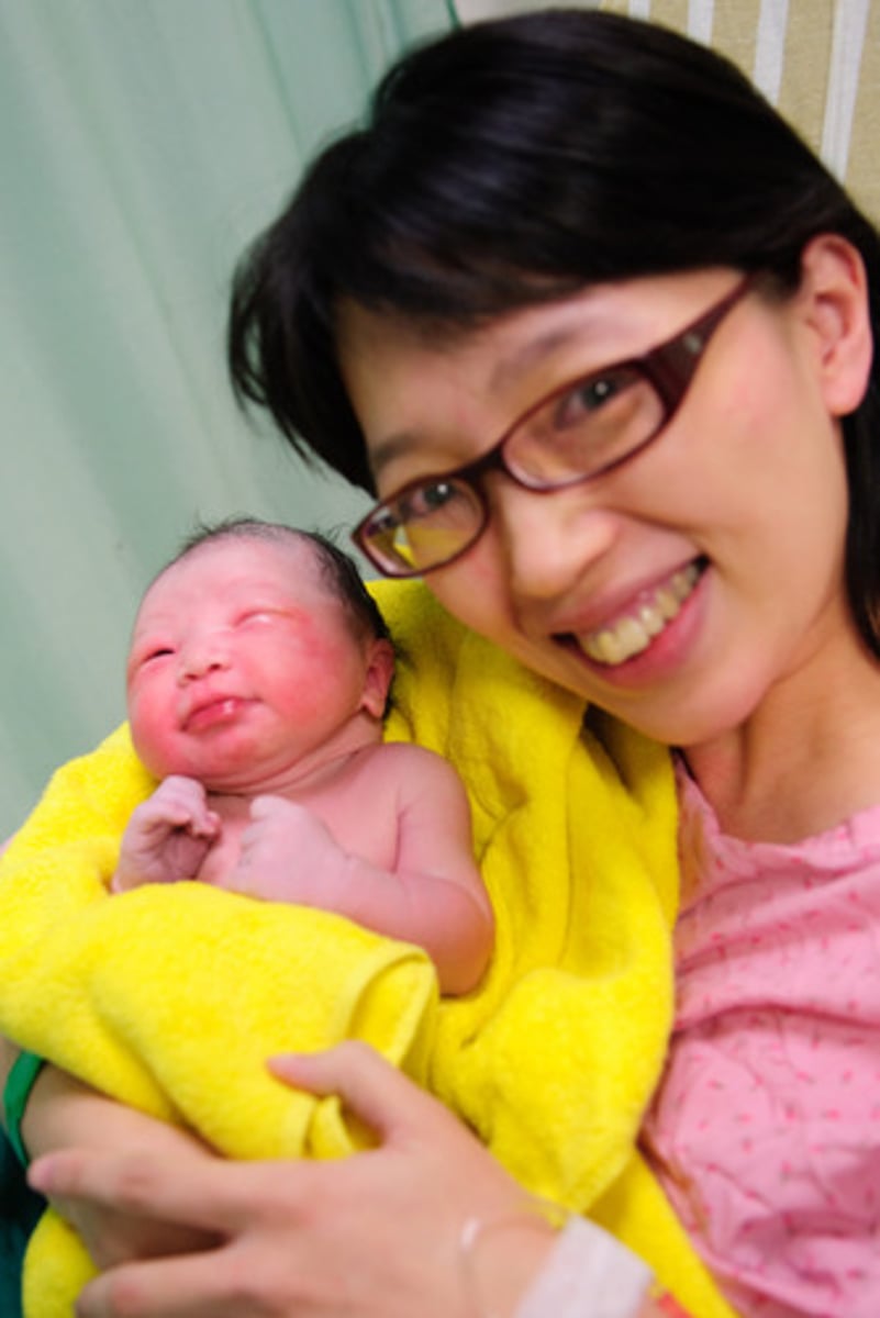 <p>shēng (to give birth, to be born)</p>