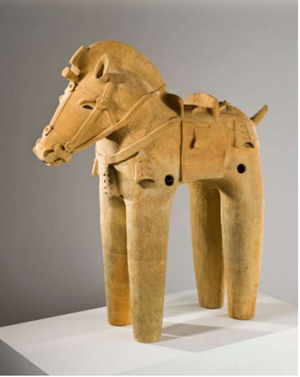 <p>Potteries that were found in the enormous tombs of Japanese emperors.</p>