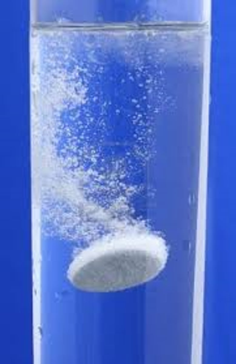 <p>vt. 使溶解；使分解；使液化</p><p>vi. 溶解；解散；消失</p><p>n. 叠化画面；画面的溶暗</p>