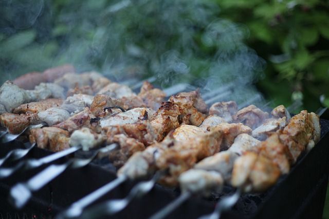 <p><span style="font-family: Arial, sans-serif">блюдо из кусочков мяса, зажаренных над огнём</span></p><p class="MsoNormal"><span style="font-family: Arial, sans-serif"><em>В Дагестане едят много мяса, в основном баранину. Дагестанцы говорят: «Если хочешь вкусный </em></span>████<span style="font-family: Arial, sans-serif"><em>, то нужно брать правильное мясо».</em></span></p>