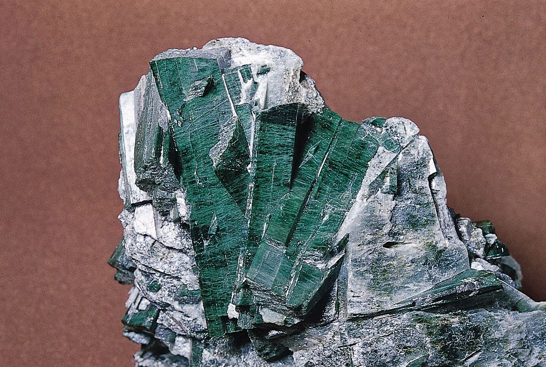<p>What is this mineral?</p>