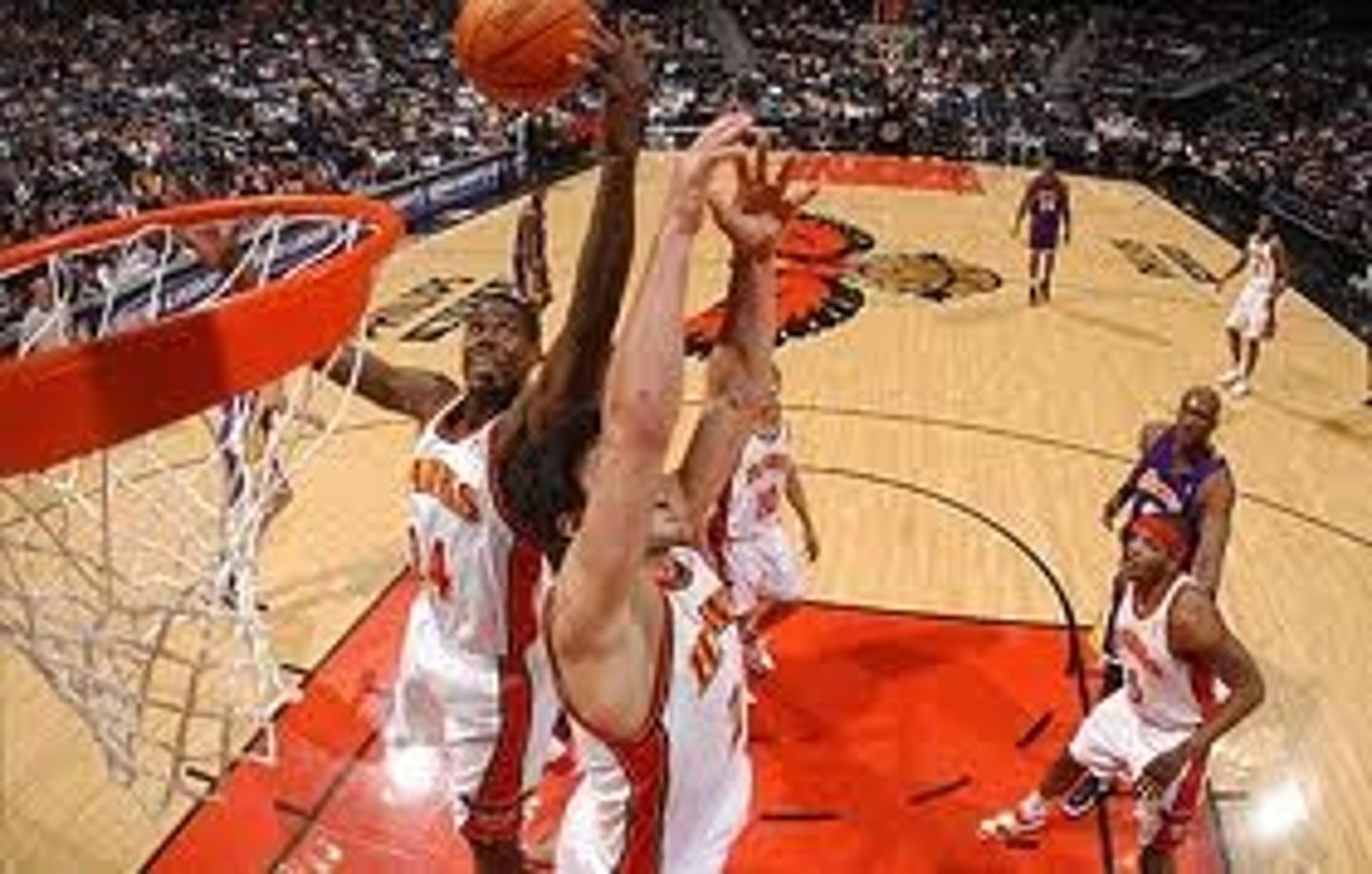 <p>Nosotros __ en la cancha grande.</p><p>We played on the big court.</p>