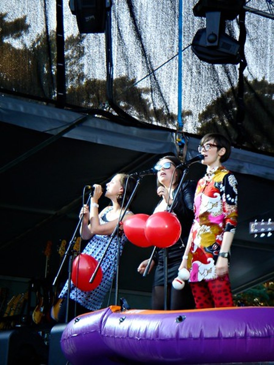 <p>to sing</p>