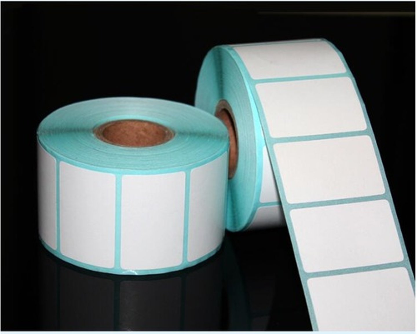 <p>self-adhesive label, label sticker</p>