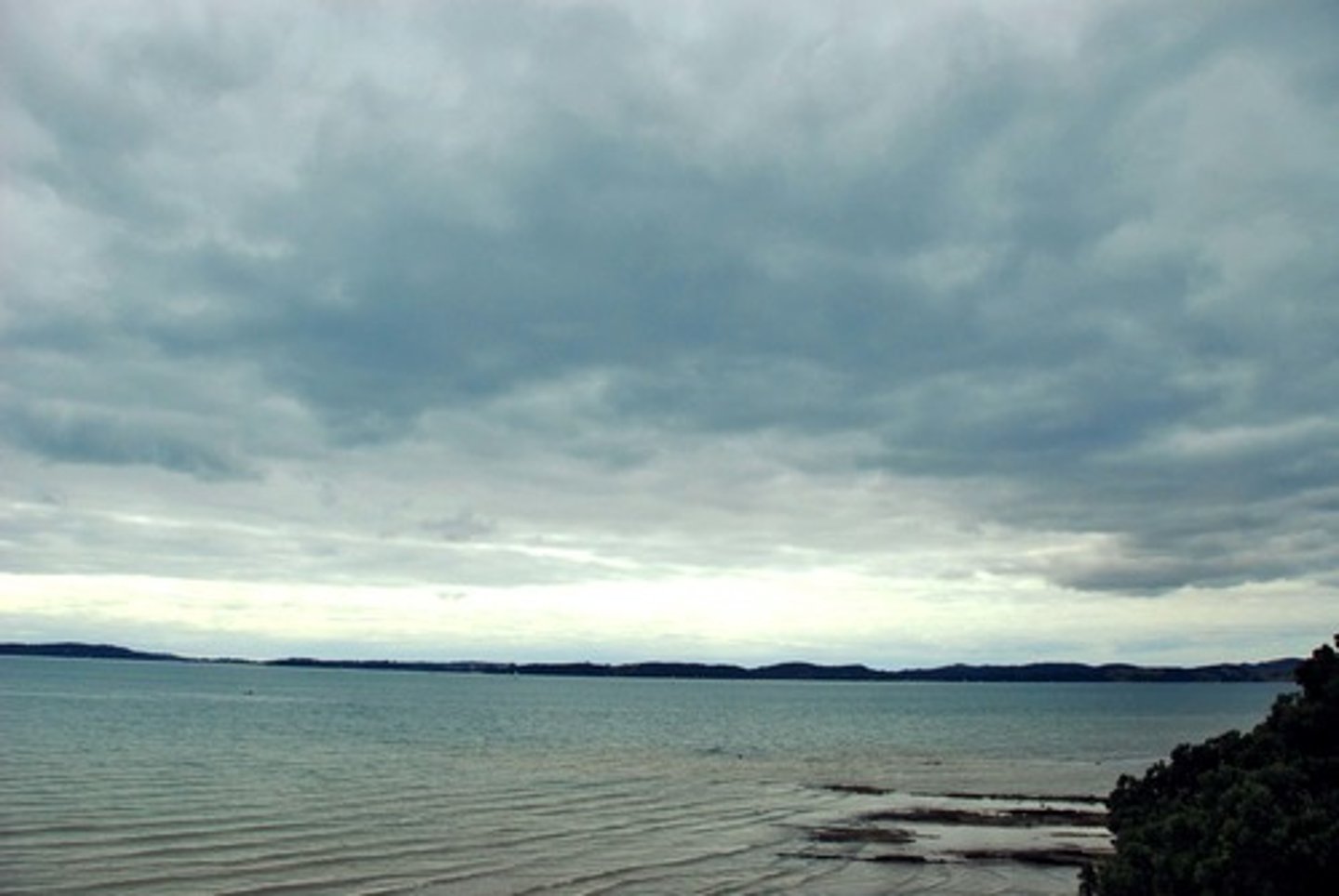 <p>(yīn tiān)-overcast</p>