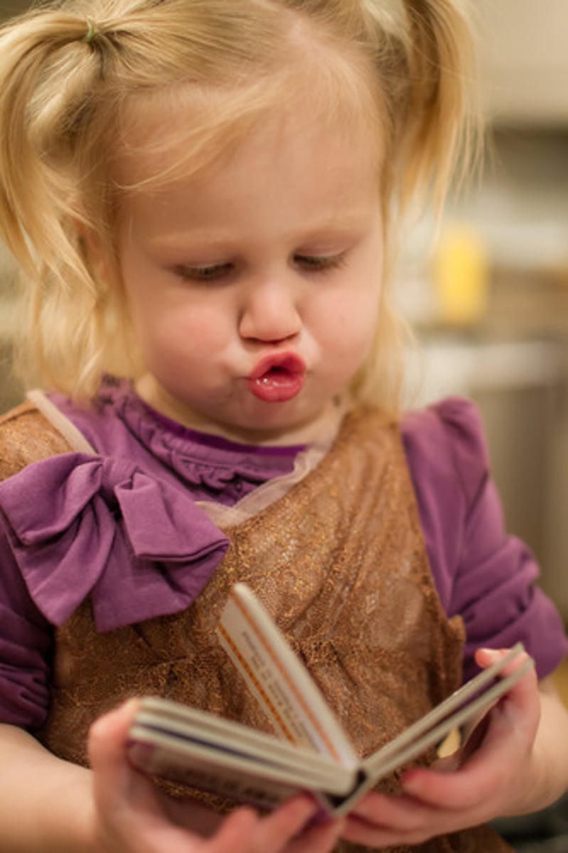 <p>v. to state clearly and distinctly; to pronounce</p>