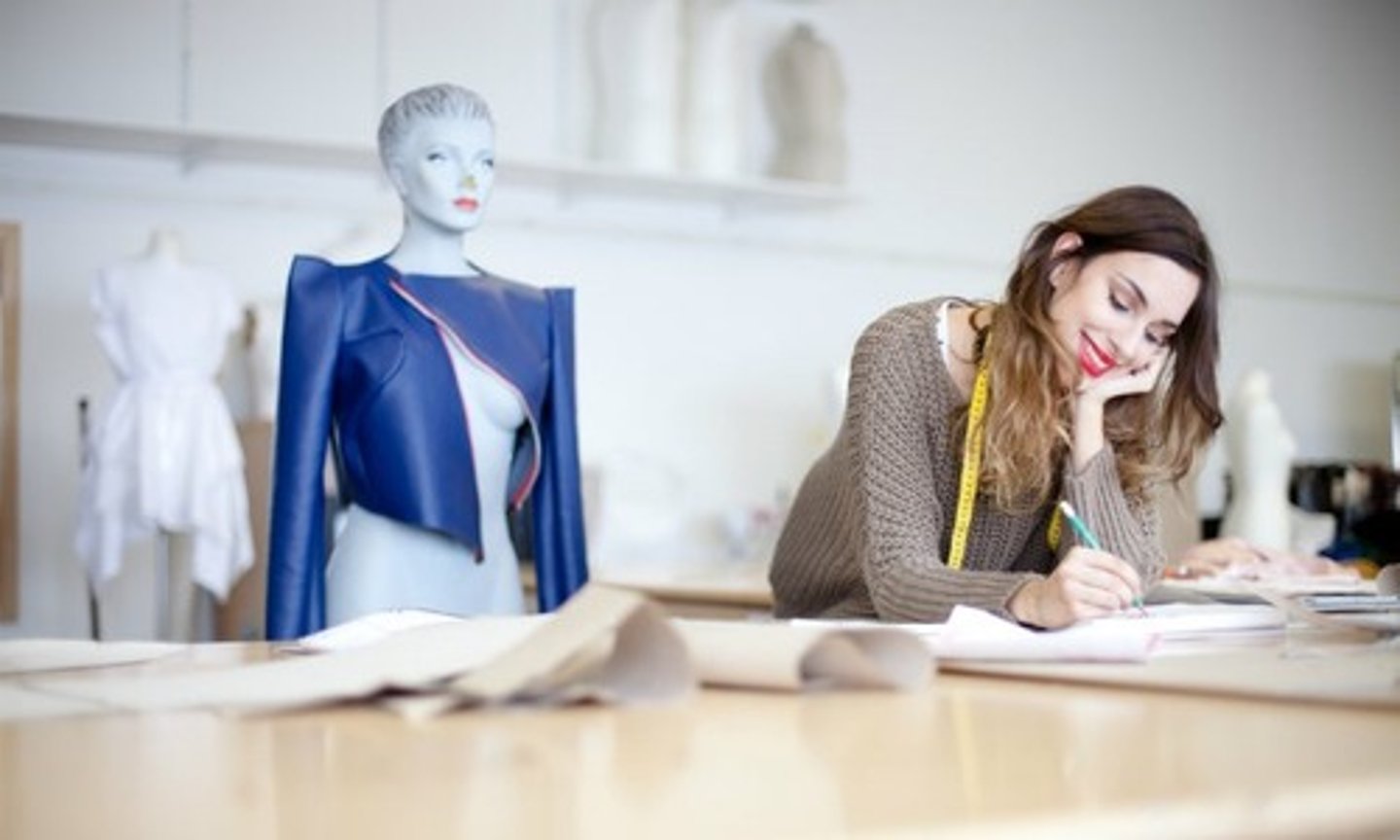 <p>fashion designer (f.)</p>