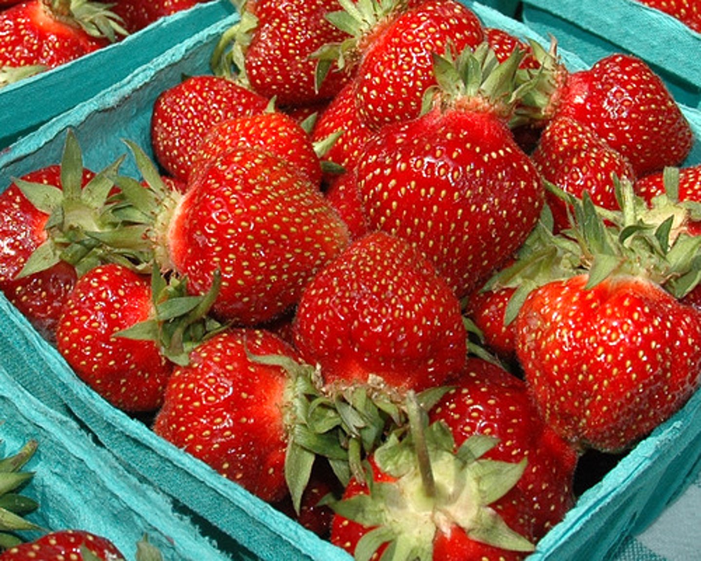 <p>Yī hé cǎo méi - one box of strawberries</p>