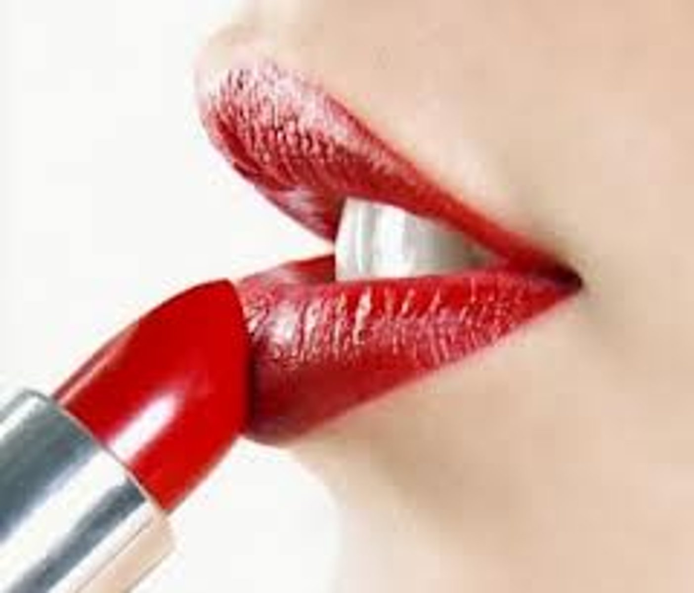 <p>to put on lipstick (paint one's fingernails)</p>