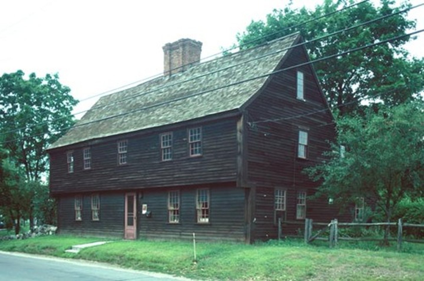 <p>Window having 2 vertically hung sashes each in separate tracts.</p>