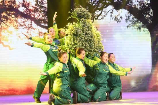 <p>The show was really ________. I enjoyed it a lot.</p>