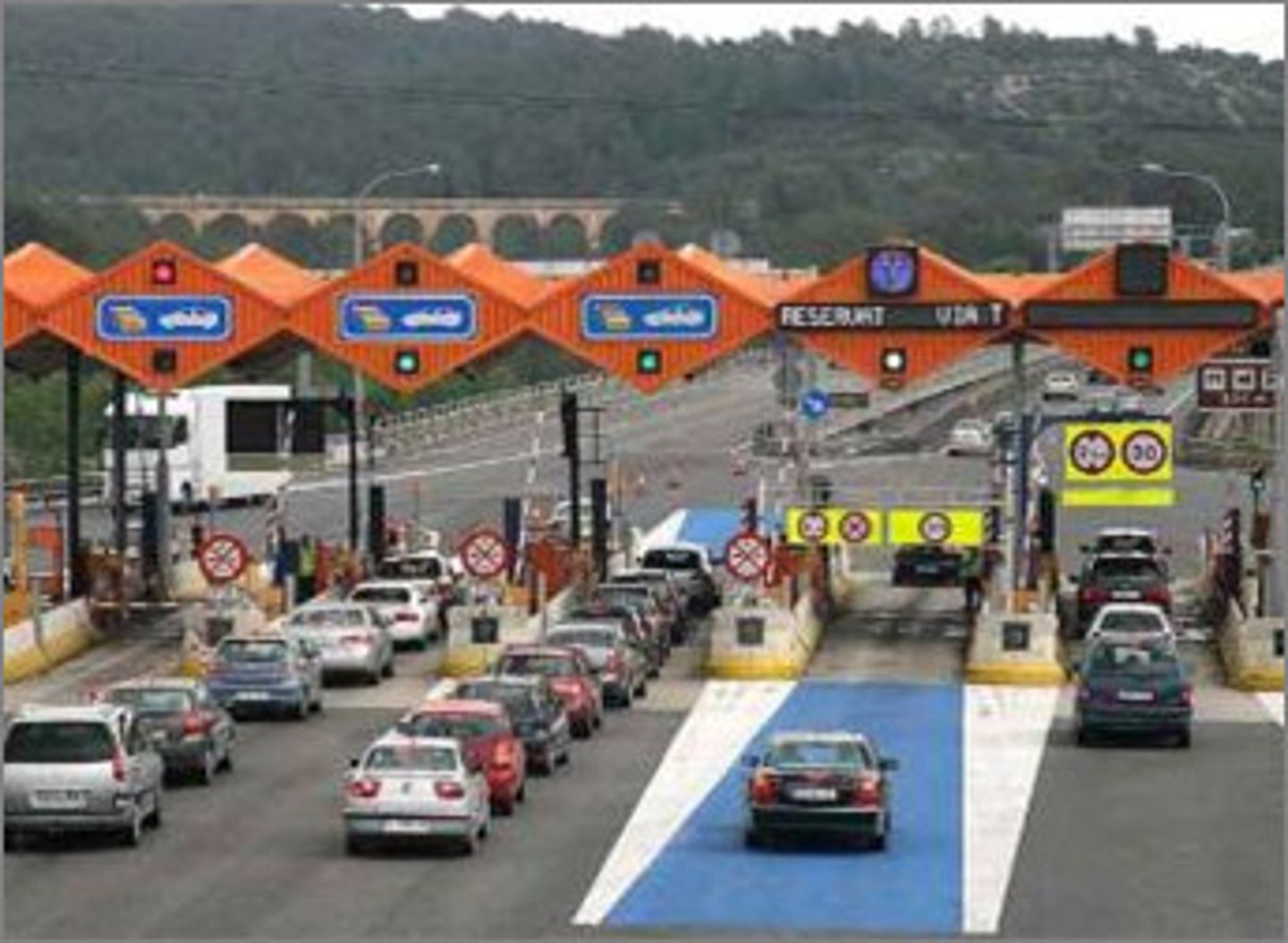 <p>toll road, tollway</p>