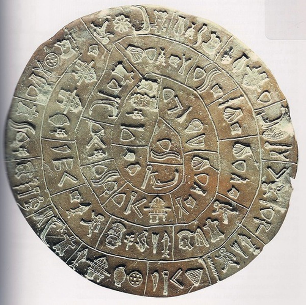 <p>A disc made of fired clay with 45 signs, inscriptions/script are unknown and cannot be deciphered. <br><br>S: Shows Minoans had some sort of writing system.</p>