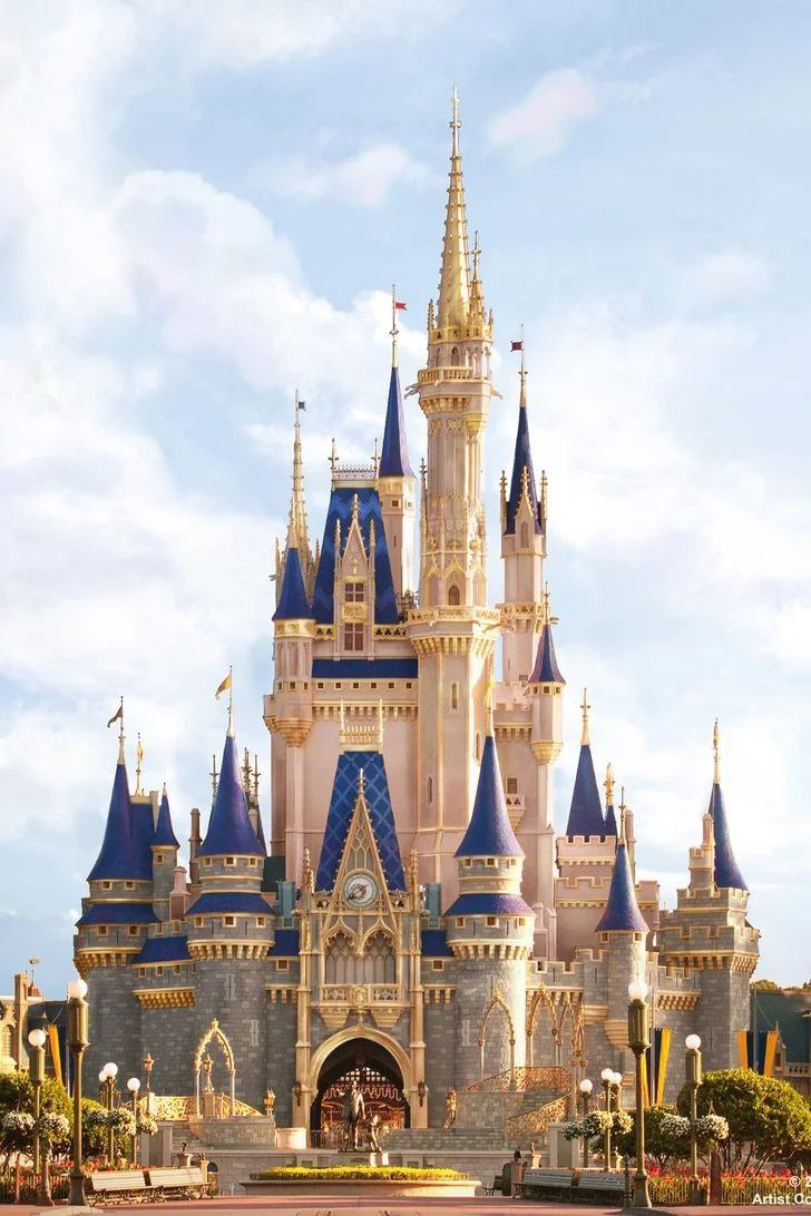 <p><em>Palace.</em></p>