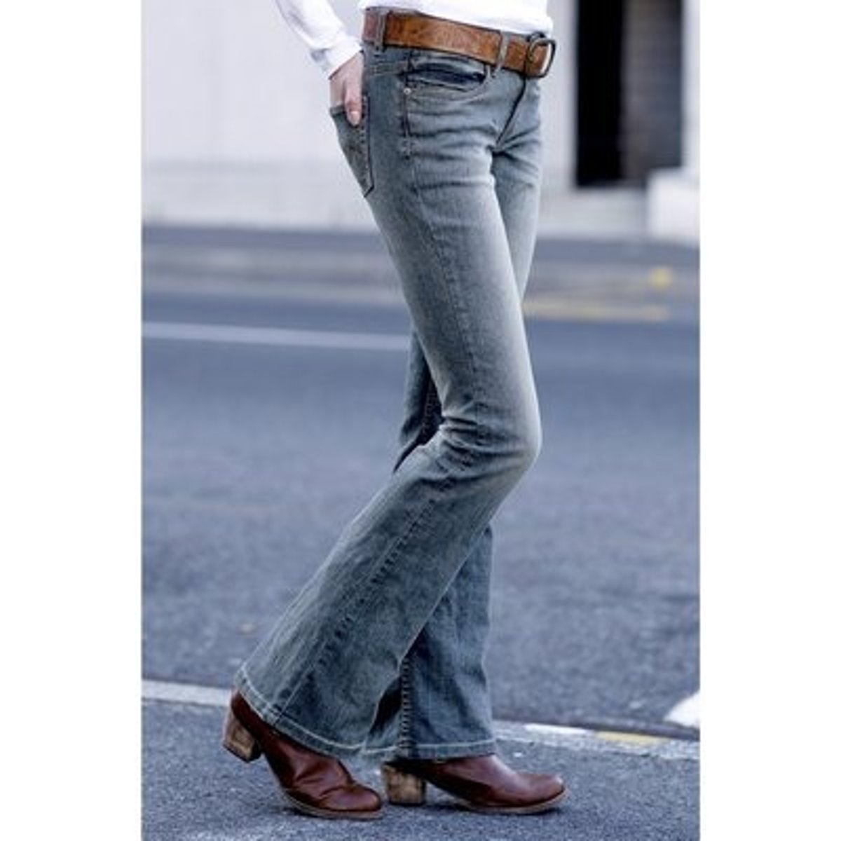 <p>On the weekends they wore jeans. Le weekend ils _______(mettre) un jean.</p>