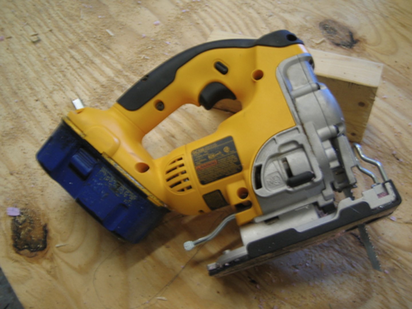 <p>Handheld power tool used for:<br>- Cutting wood<br>- Non-Linear Shapes<br>- Not good for straight lines</p>