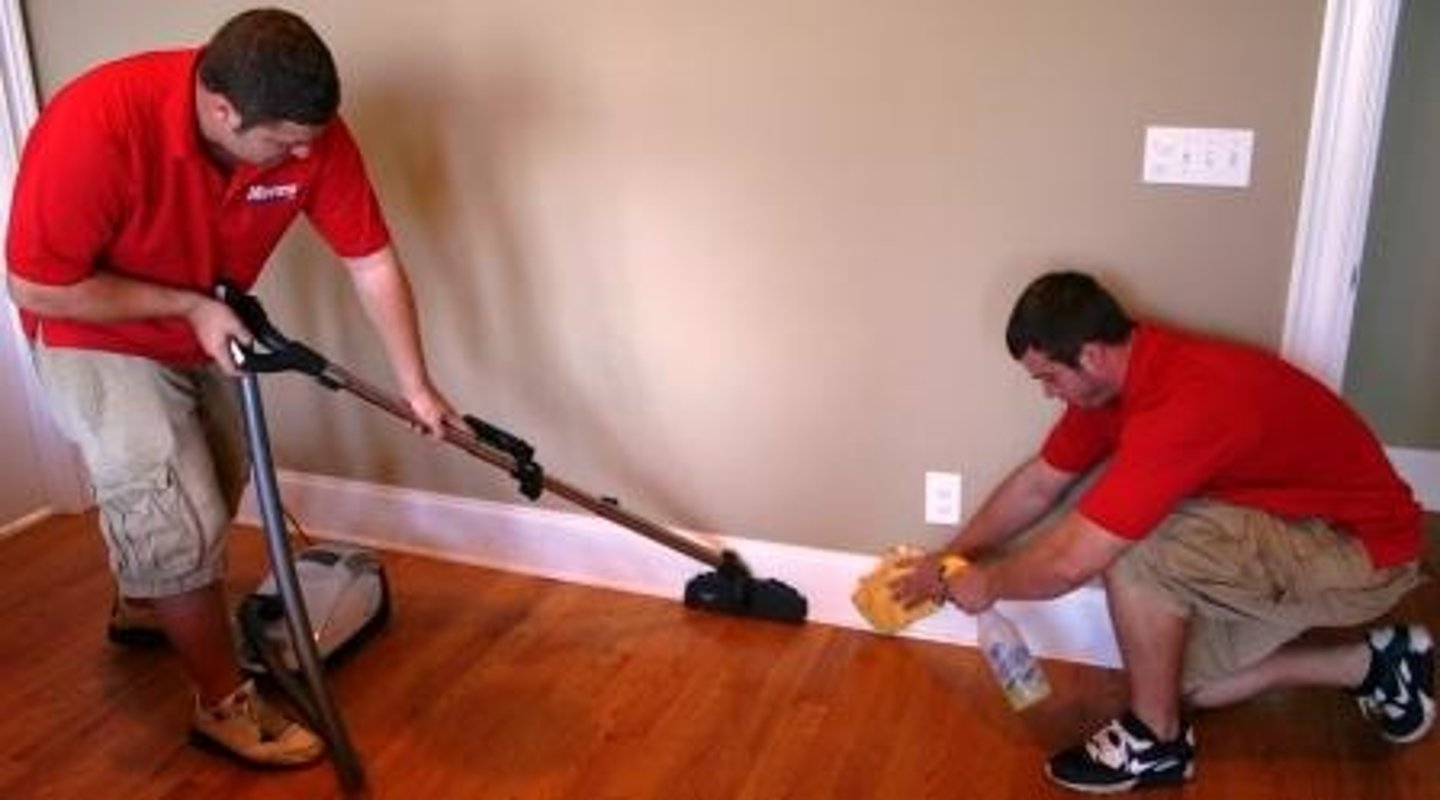 <p>Dịch vụ quét dọn</p>