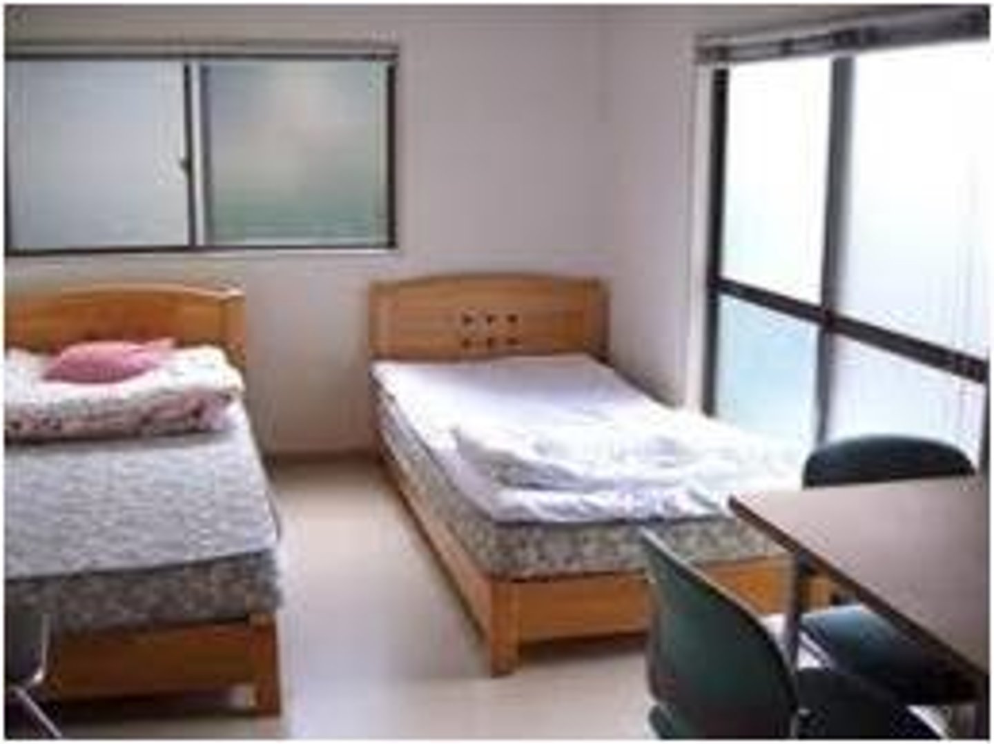 <p>domov, ubytovna, internát</p>