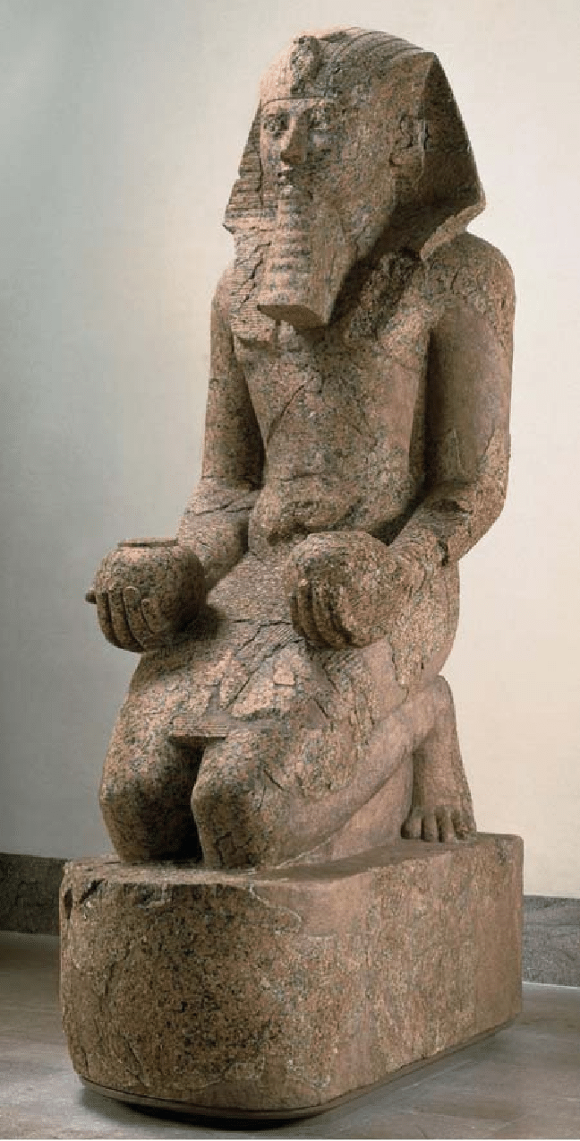 <p>Kneeling statue of Hatshepsut</p>