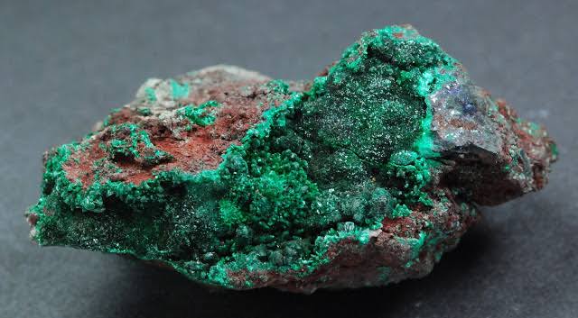<p>Mineral habit wherein a surface is coated with fine crystals</p>