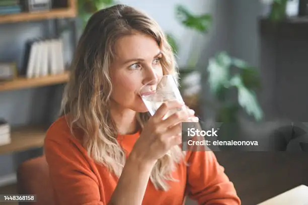 <p>to drink</p>