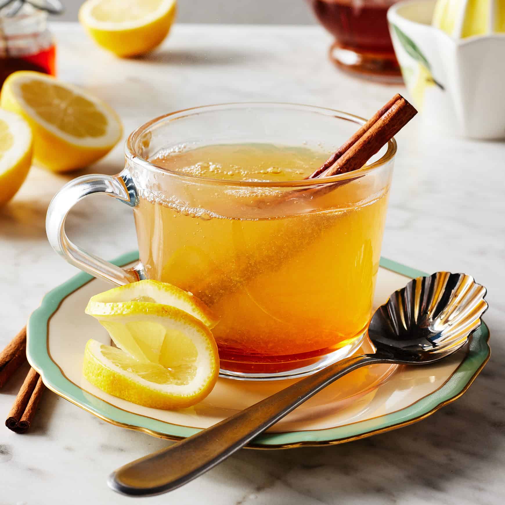 <p>hot, 1.5 oz whiskey, 0.25 oz lemon juice, 0.5 oz honey syrup, 3 dried cloves, garnished with lemon slice and cinnamon stick, served in a Toddy glass</p>