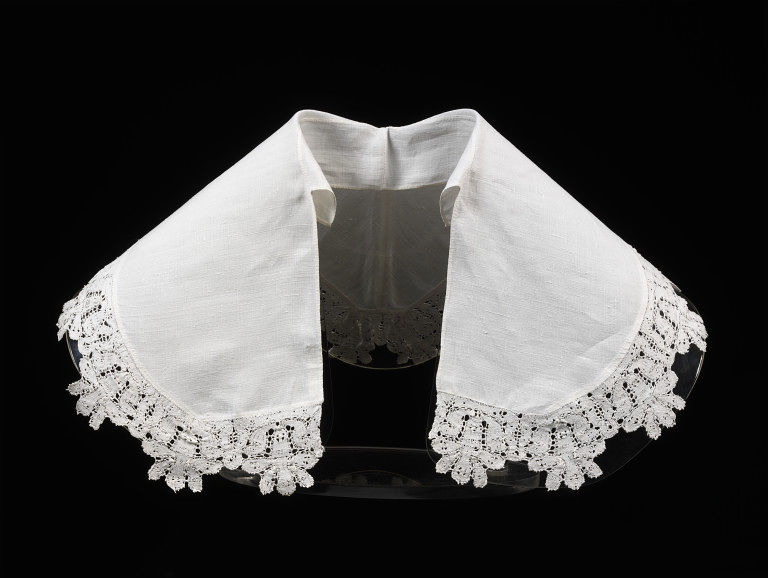 <p>wide, flat collar that replaced the ruff</p>