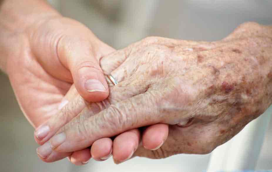 <p>to be an old hand at sth</p>